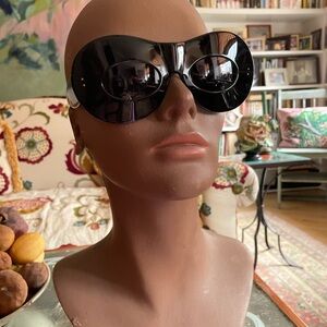 Chic Black Oversized Sunglasses